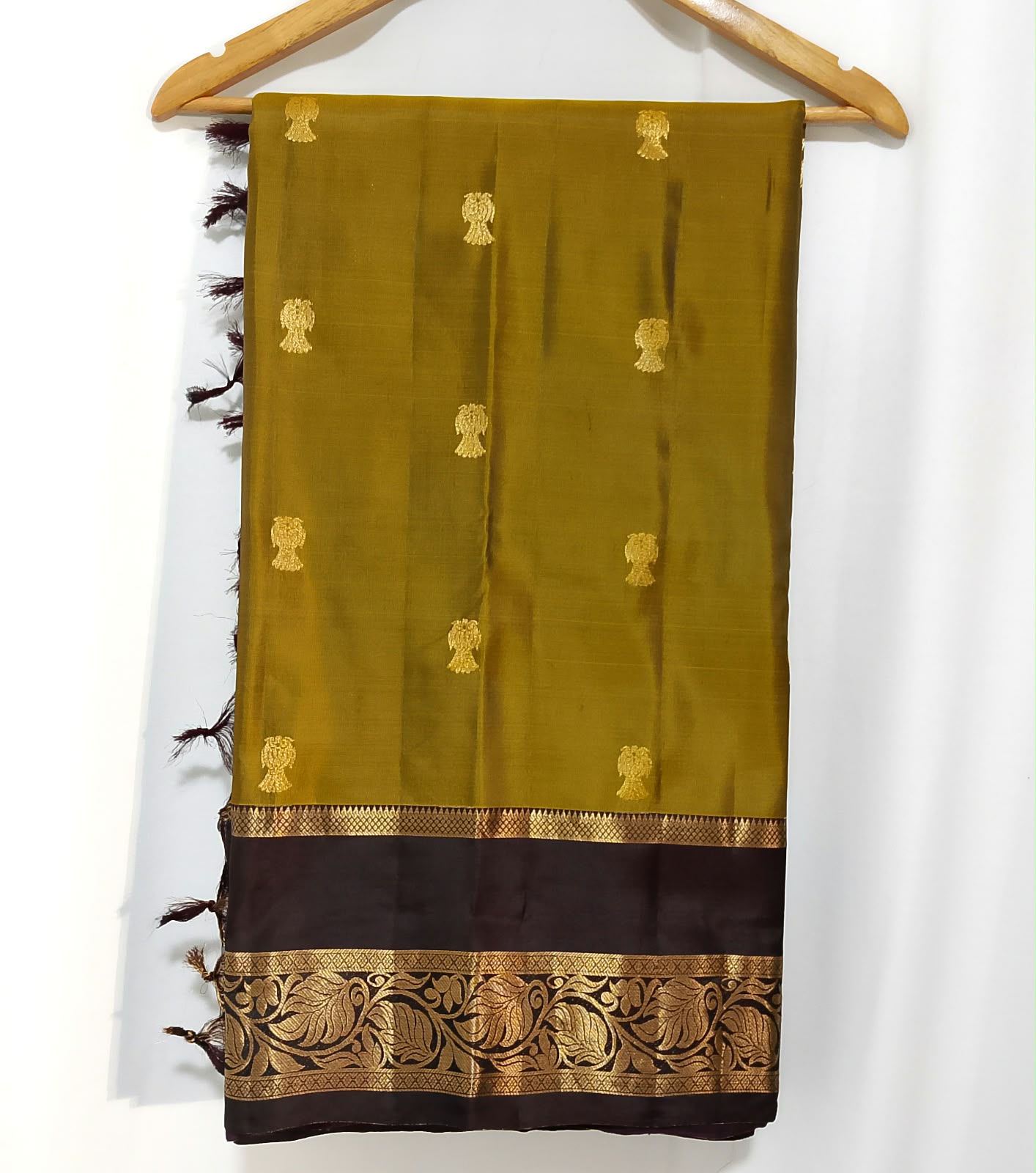 N1577 : Ready To Ship Beautiful Saree With Stitched Blouse N1577 : Ready To Ship Beautiful Saree With Stitched Blouse