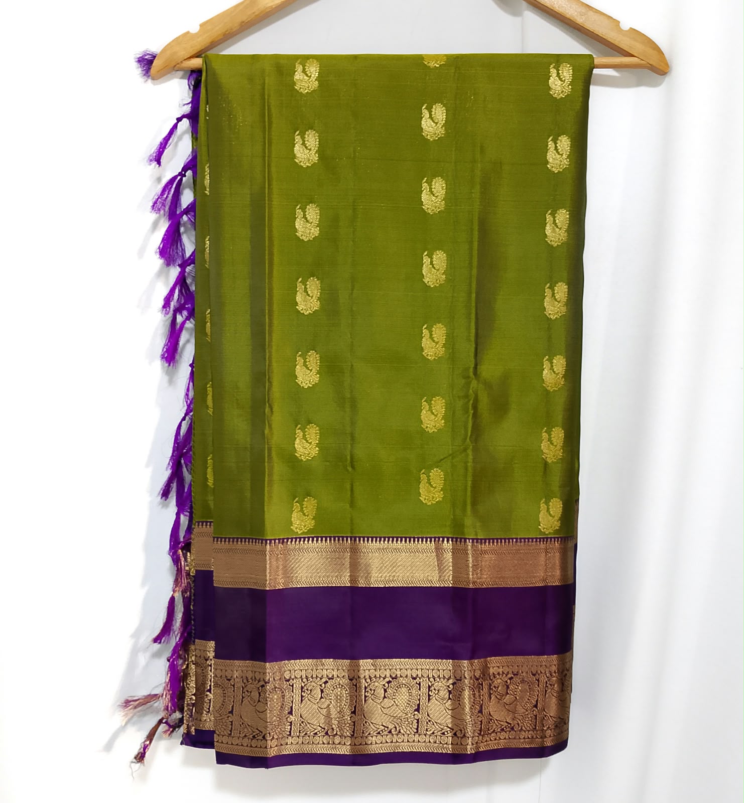 N1576  : Ready To Ship Beautiful Saree With Stitched Blouse