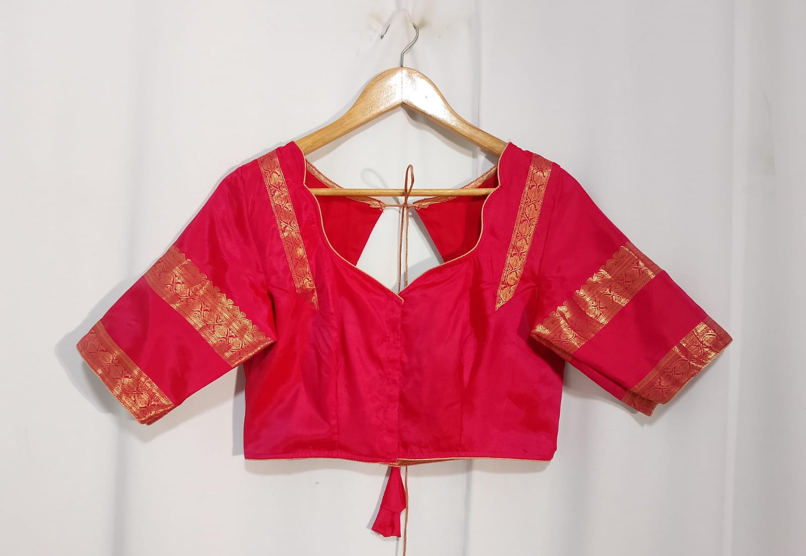 N1578 : Ready To Ship Beautiful Saree With Stitched Blouse N1578 : Ready To Ship Beautiful Saree With Stitched Blouse