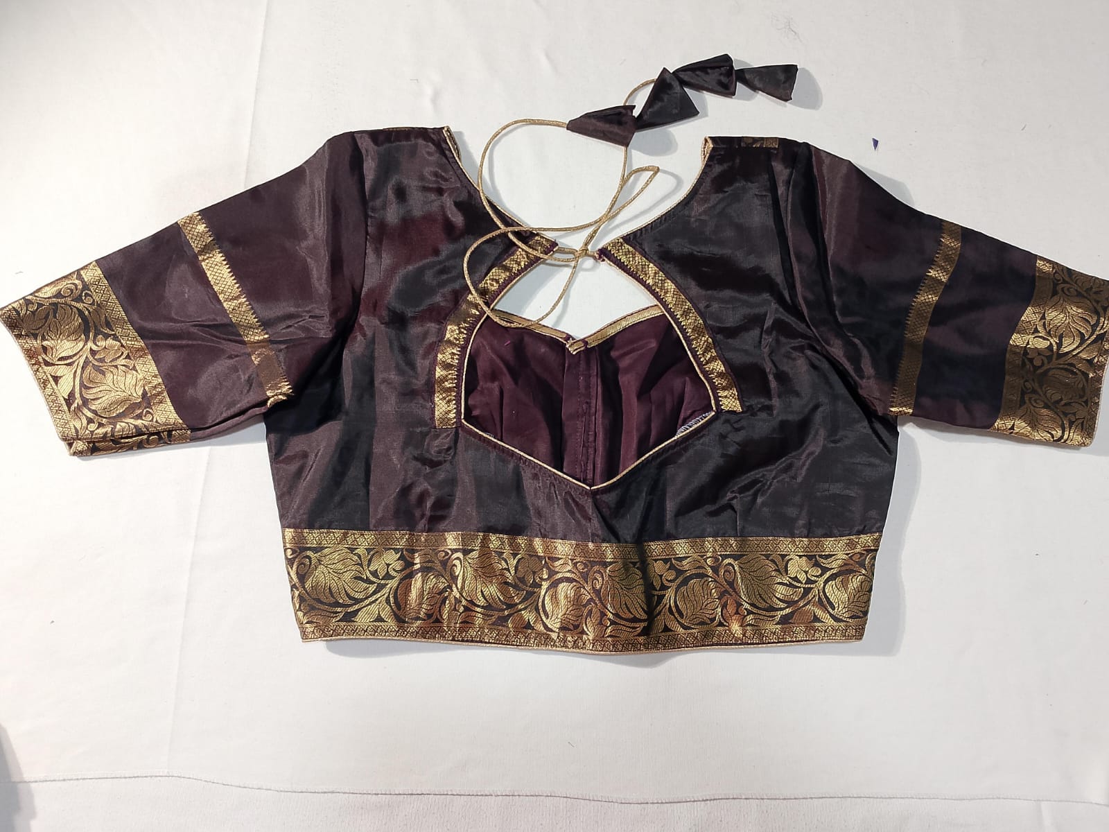 N1577 : Ready To Ship Beautiful Saree With Stitched Blouse N1577 : Ready To Ship Beautiful Saree With Stitched Blouse