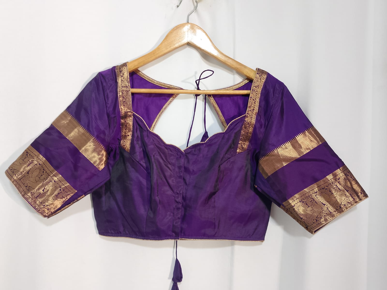 N1576  : Ready To Ship Beautiful Saree With Stitched Blouse