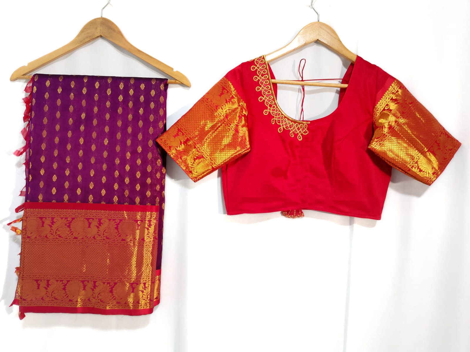 N1595 : Ready To Ship Beautiful Saree With Stitched Blouse N1595 : Ready To Ship Beautiful Saree With Stitched Blouse