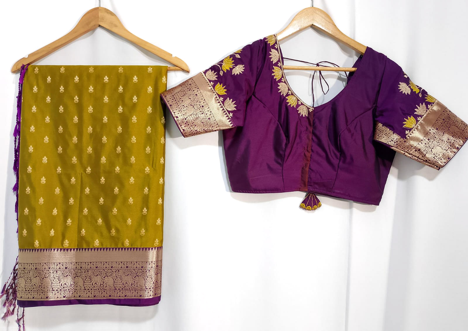 N1599 : Ready To Ship Beautiful Saree With Stitched Blouse N1599 : Ready To Ship Beautiful Saree With Stitched Blouse