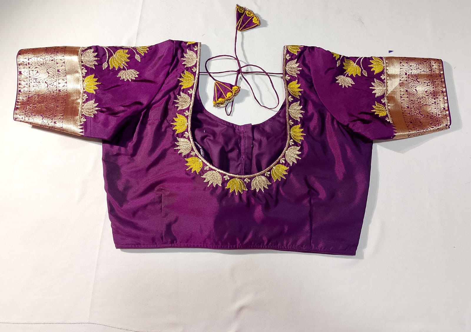 N1599 : Ready To Ship Beautiful Saree With Stitched Blouse N1599 : Ready To Ship Beautiful Saree With Stitched Blouse