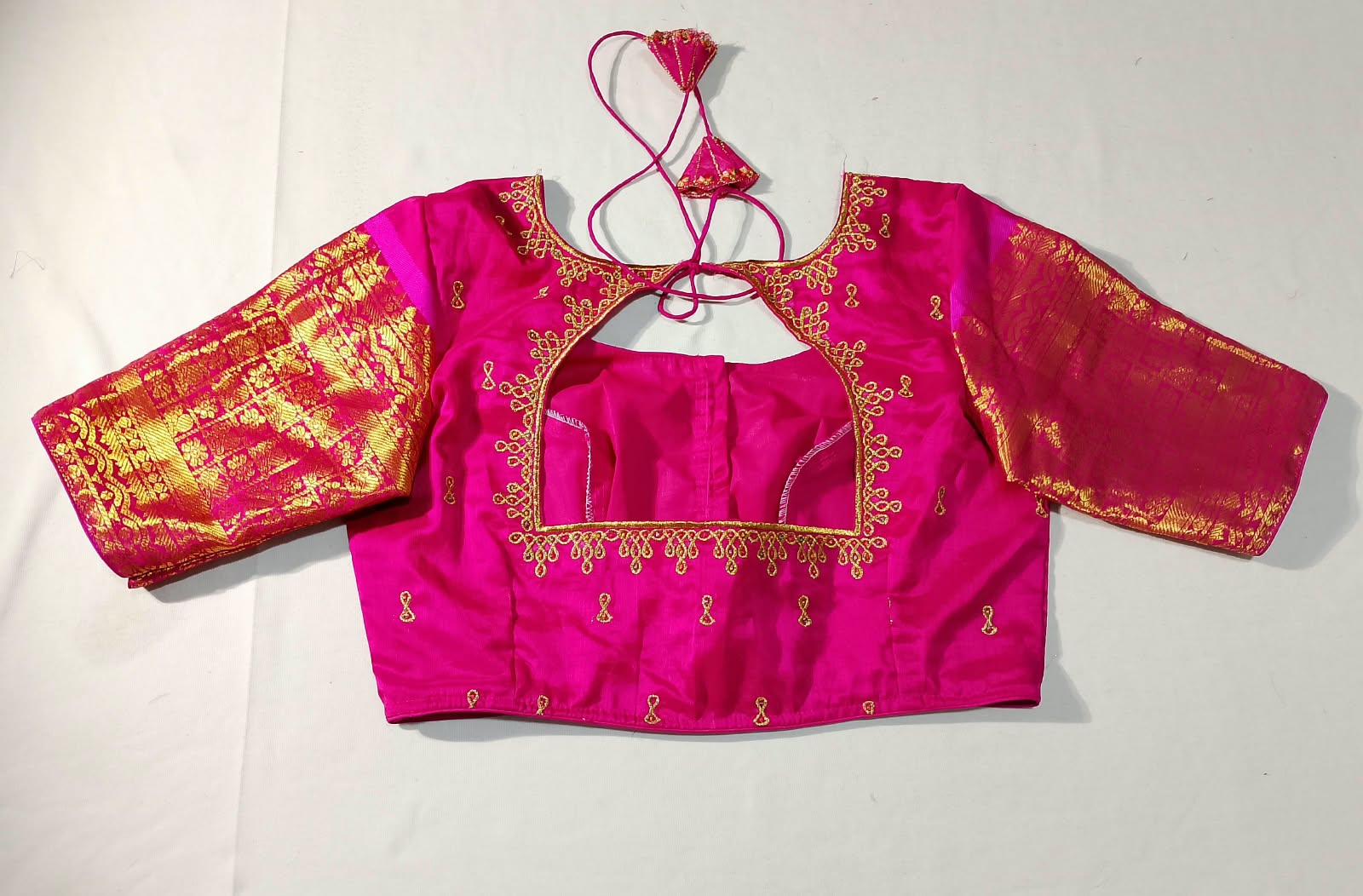 N1596 : Ready To Ship Beautiful Saree With Stitched Blouse N1596 : Ready To Ship Beautiful Saree With Stitched Blouse