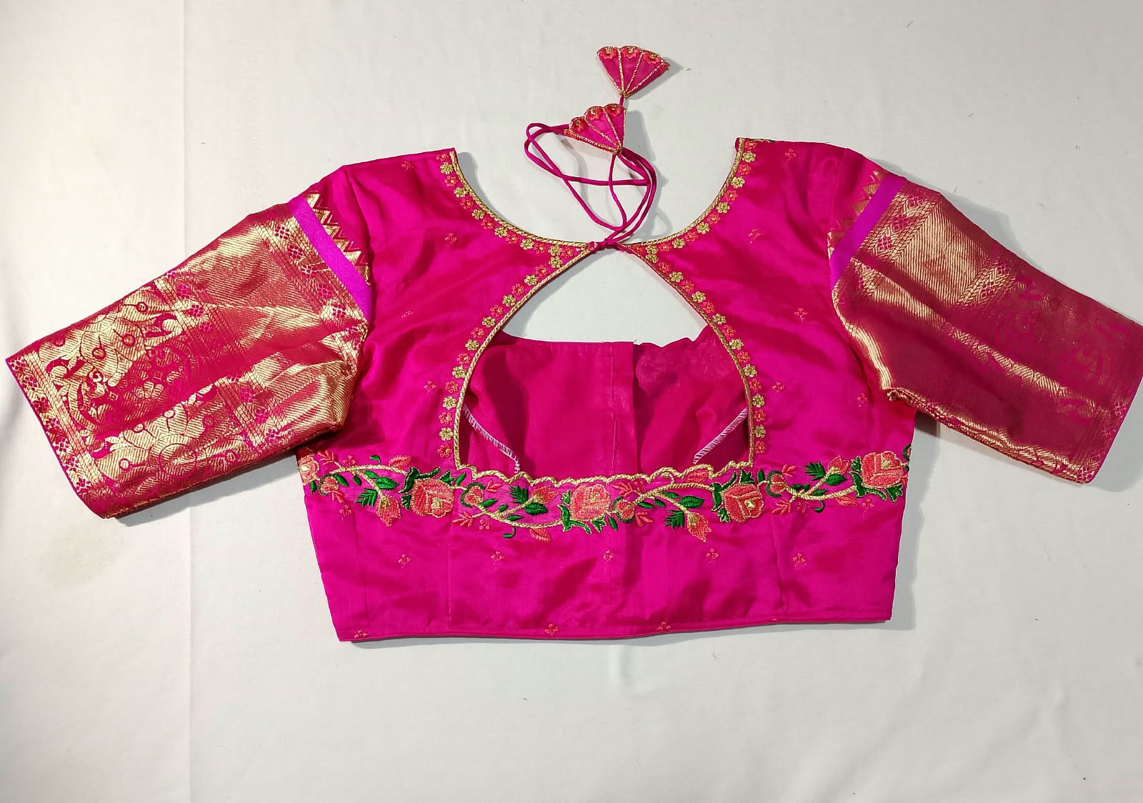 N1597  : Ready To Ship Beautiful Saree With Stitched Blouse