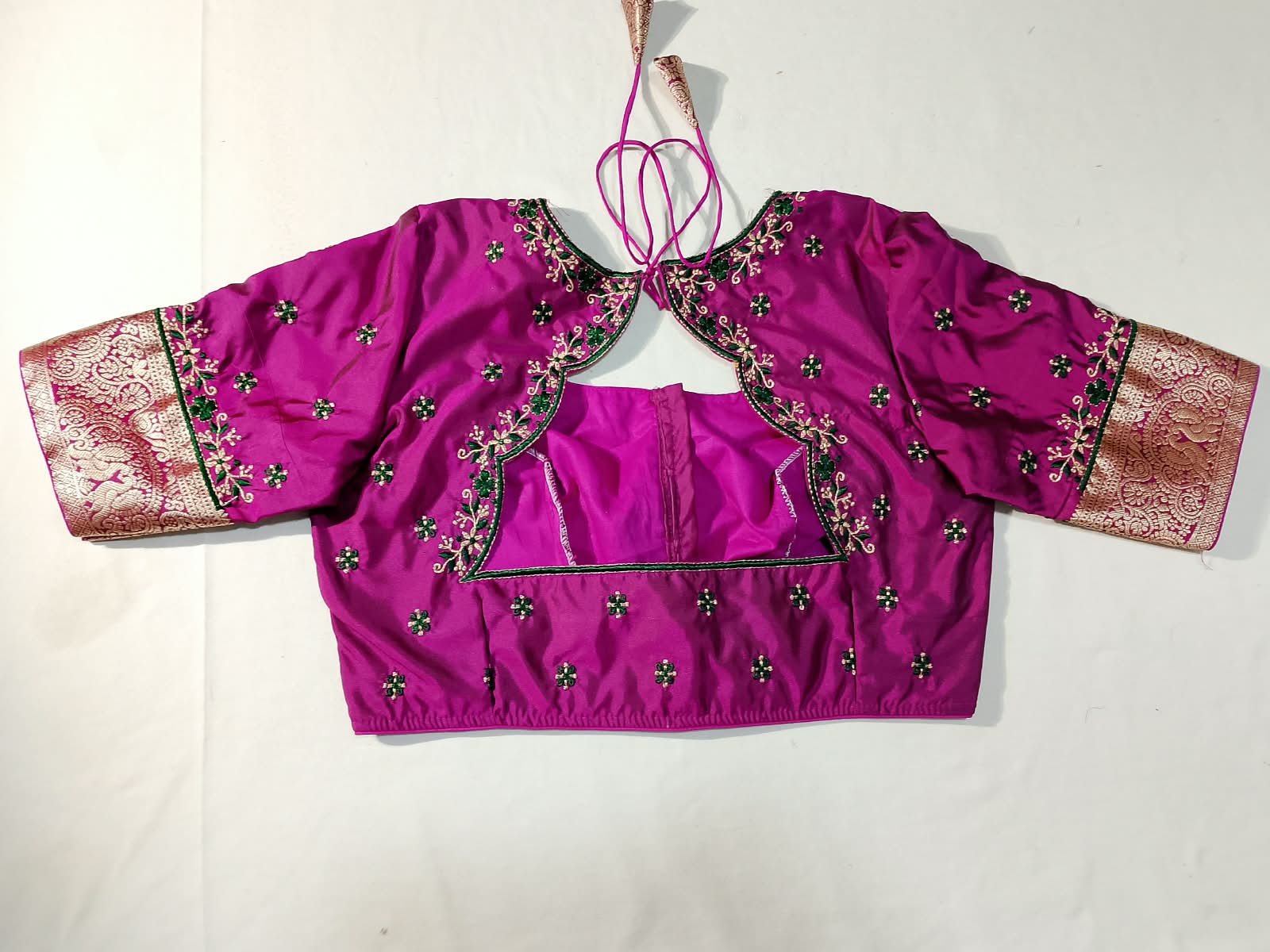 N1600 : Ready To Ship Beautiful Saree With Stitched Blouse N1600 : Ready To Ship Beautiful Saree With Stitched Blouse