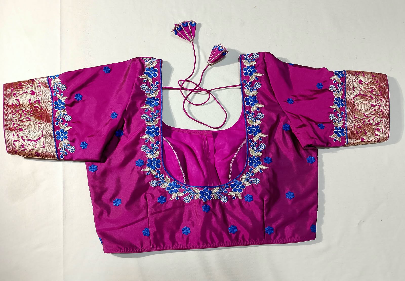 N1601 : Ready To Ship Beautiful Saree With Stitched Blouse N1601 : Ready To Ship Beautiful Saree With Stitched Blouse