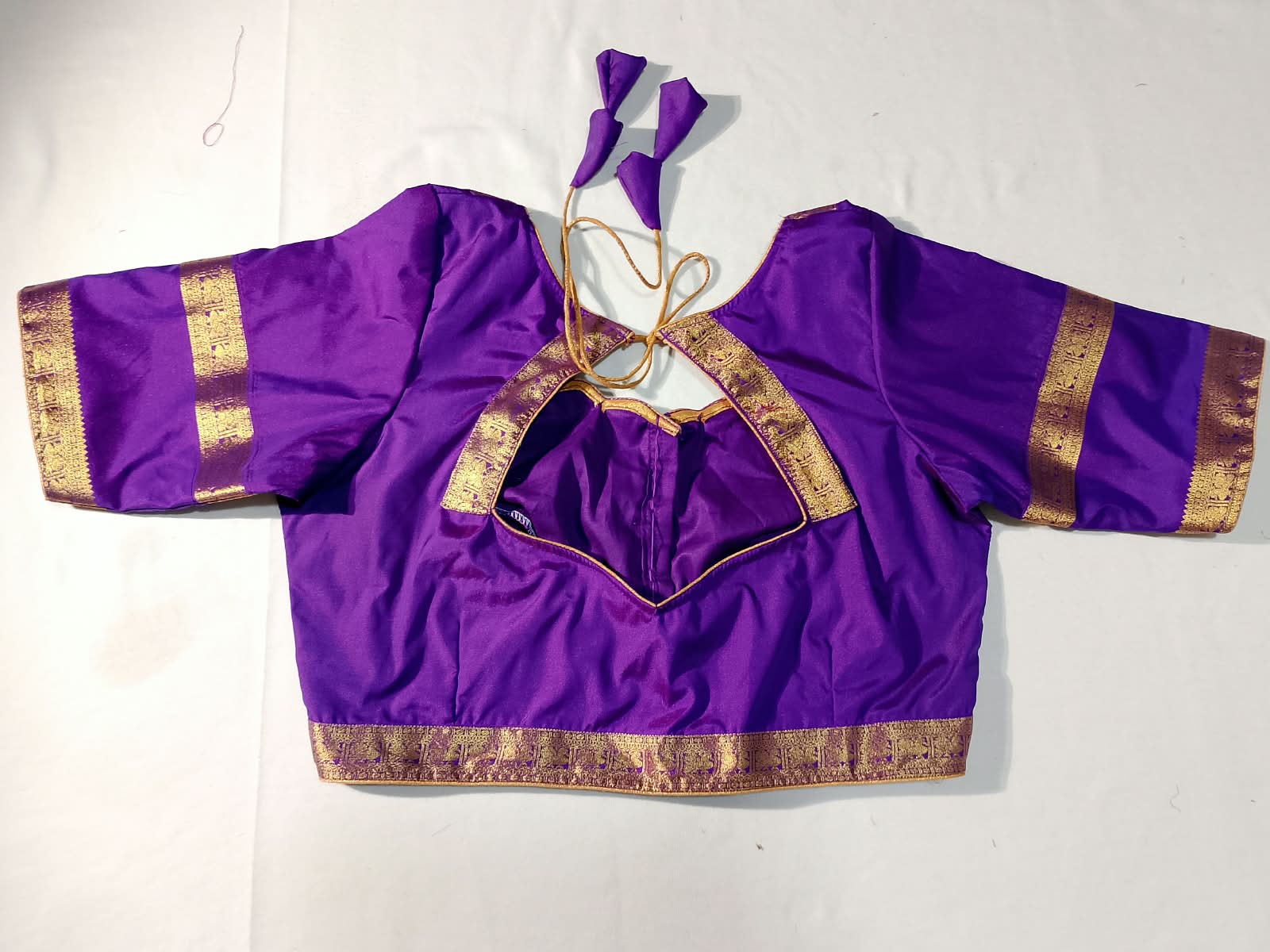 N1611 : Ready To Ship Beautiful Saree With Stitched Blouse N1611 : Ready To Ship Beautiful Saree With Stitched Blouse