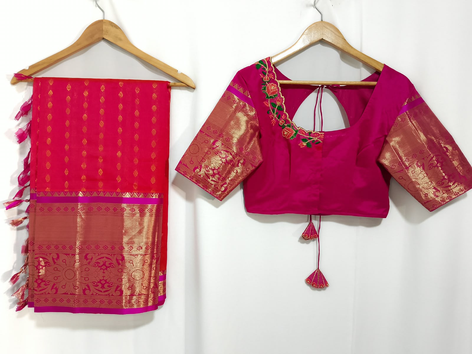N1597  : Ready To Ship Beautiful Saree With Stitched Blouse
