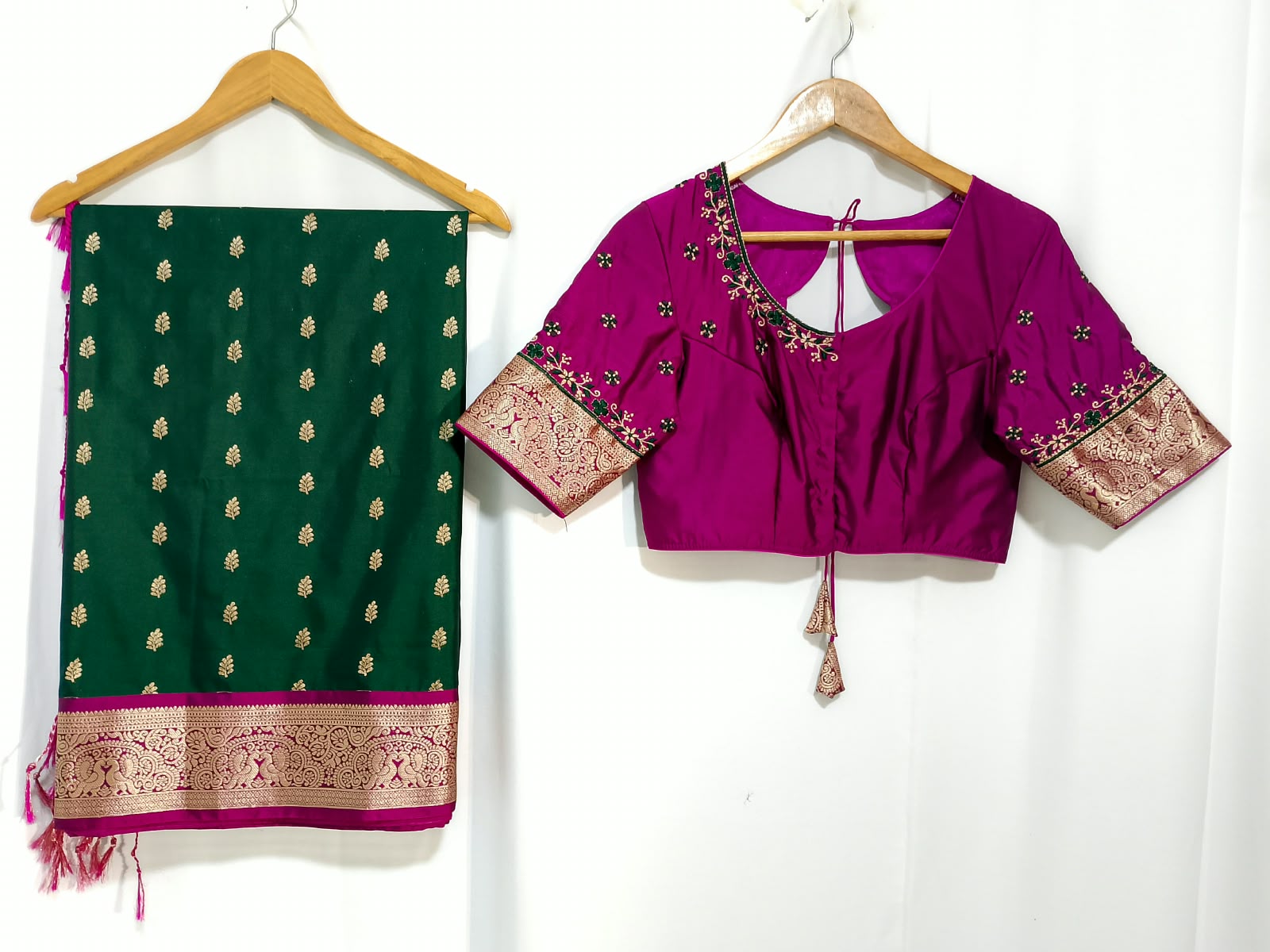 N1600 : Ready To Ship Beautiful Saree With Stitched Blouse N1600 : Ready To Ship Beautiful Saree With Stitched Blouse