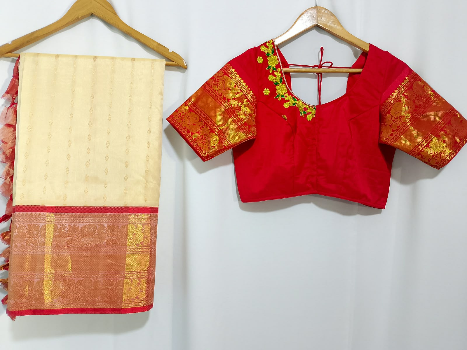 N1598 : Ready To Ship Beautiful Saree With Stitched Blouse N1598 : Ready To Ship Beautiful Saree With Stitched Blouse