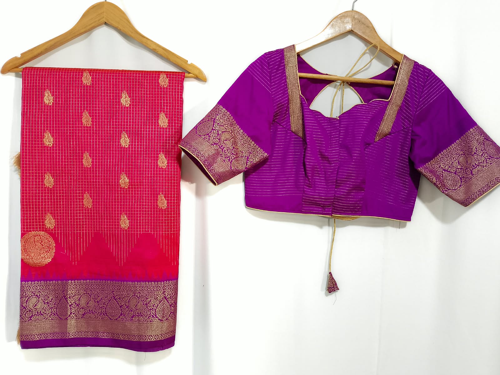 N1610  : Ready To Ship Beautiful Saree With Stitched Blouse