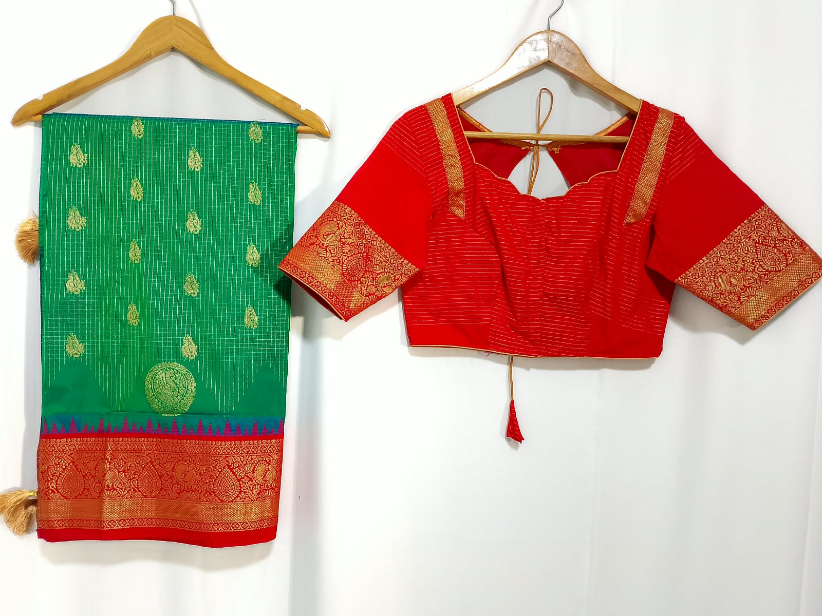 N1608 : Ready To Ship Beautiful Saree With Stitched Blouse N1608 : Ready To Ship Beautiful Saree With Stitched Blouse