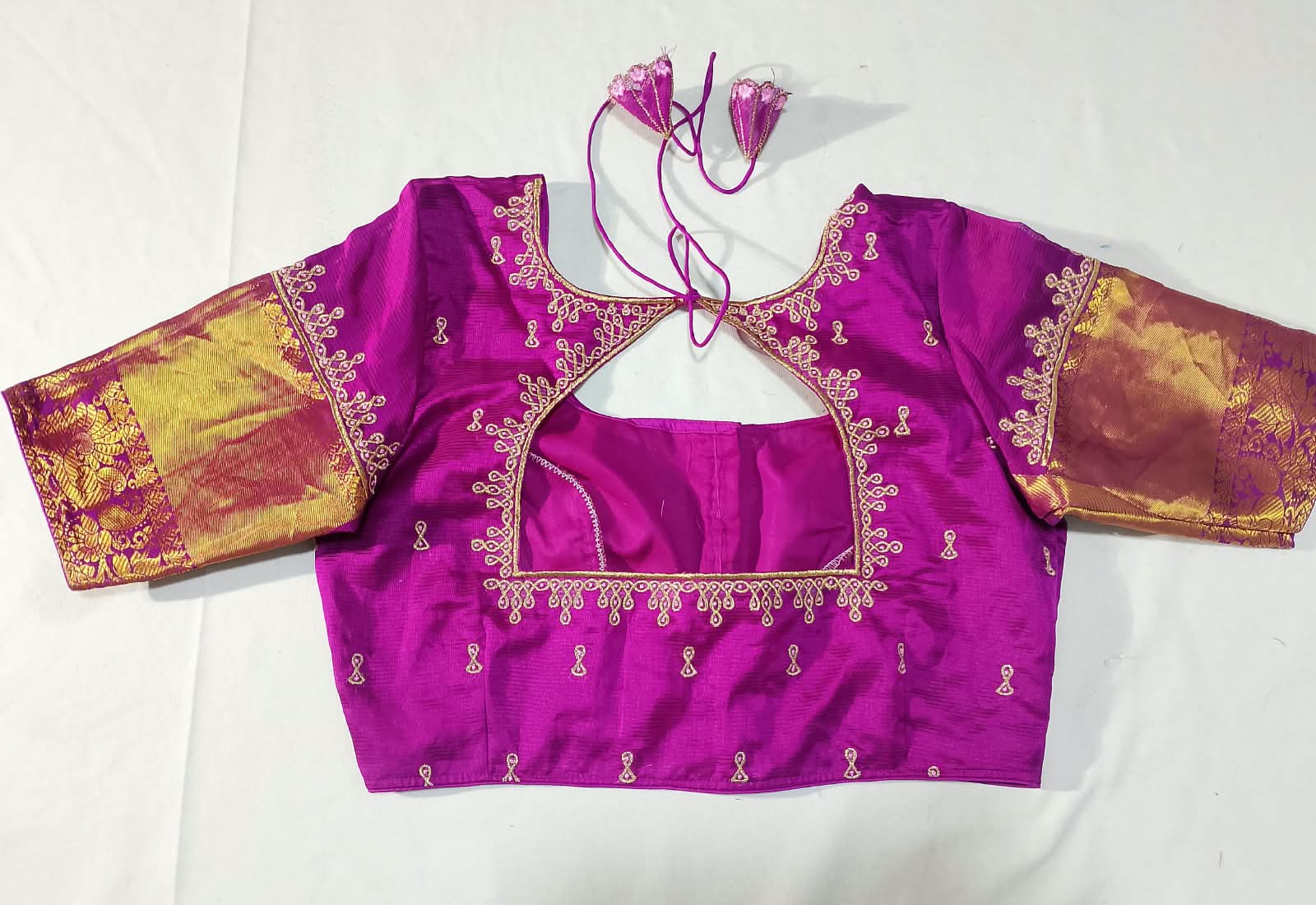 N1631  : Ready To Ship Beautiful Saree With Stitched Blouse