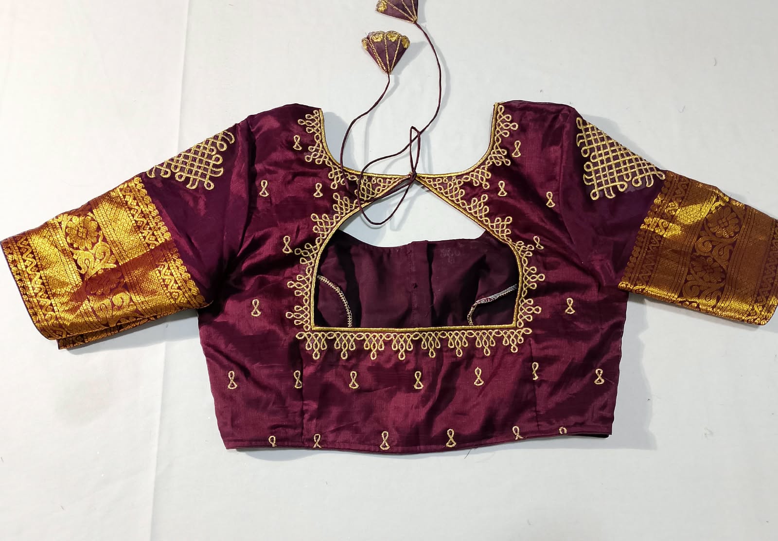 N1634 : Ready To Ship Beautiful Saree With Stitched Blouse N1634 : Ready To Ship Beautiful Saree With Stitched Blouse