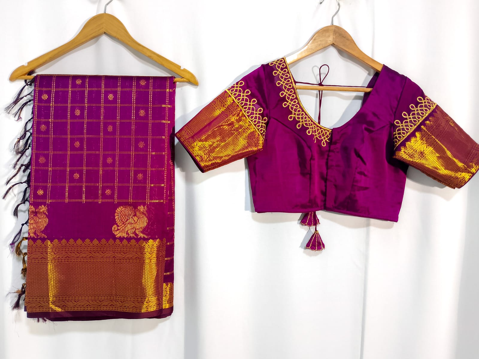 N1630  : Ready To Ship Beautiful Saree With Stitched Blouse