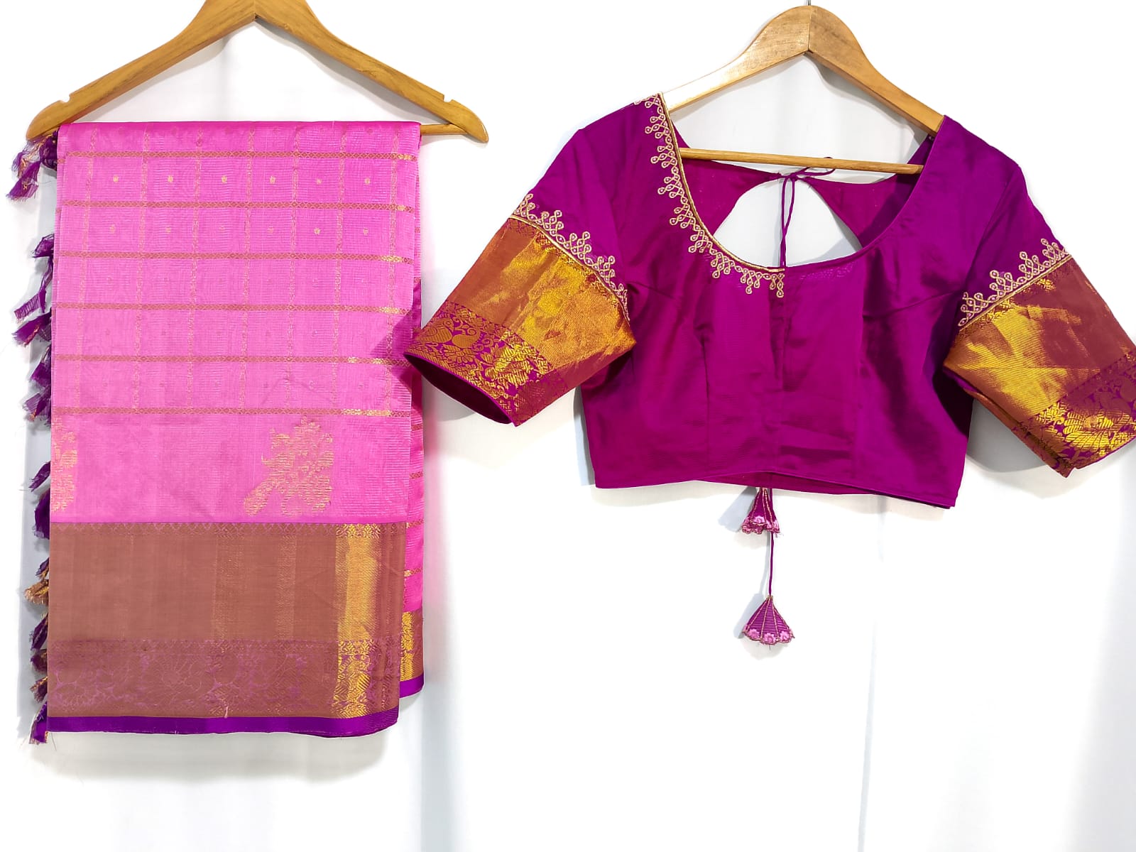 N1631  : Ready To Ship Beautiful Saree With Stitched Blouse