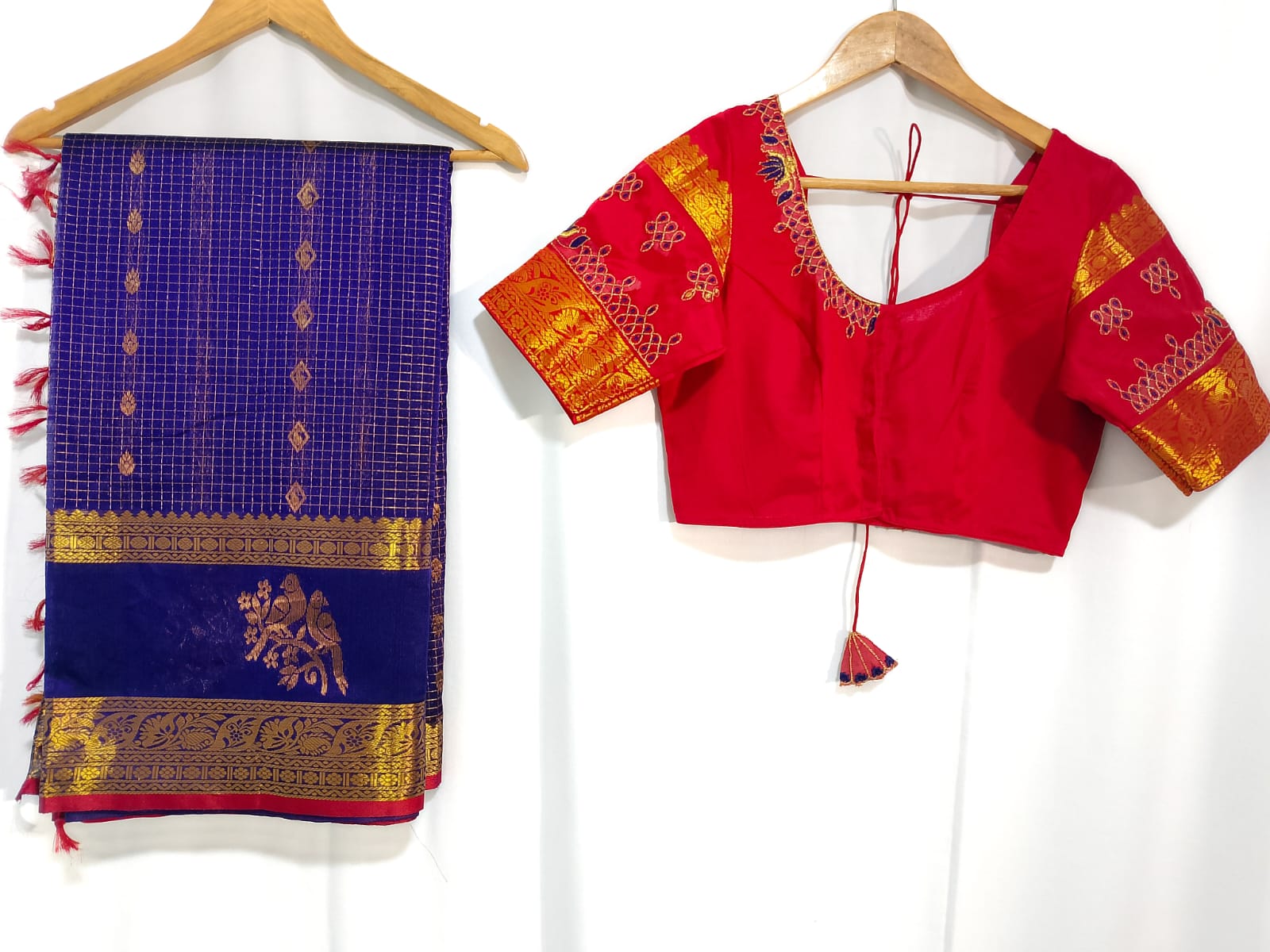 N1633 : Ready To Ship Beautiful Saree With Stitched Blouse