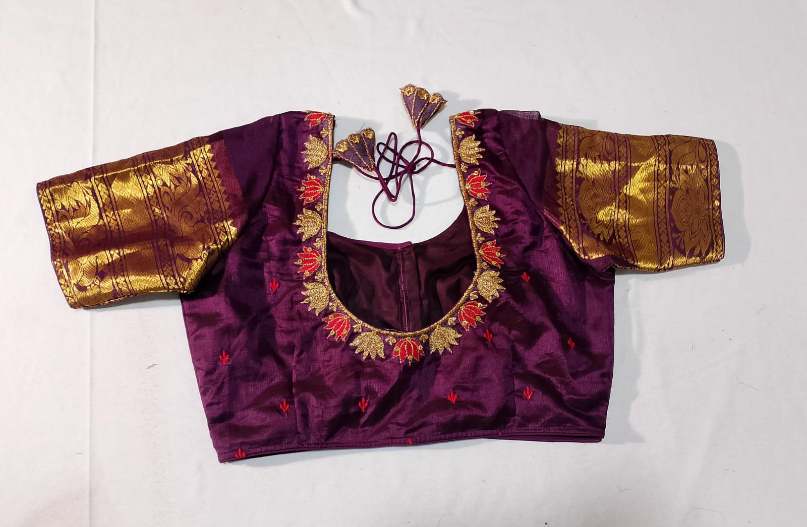 N1668 : Ready To Ship Beautiful Saree With Stitched Blouse
