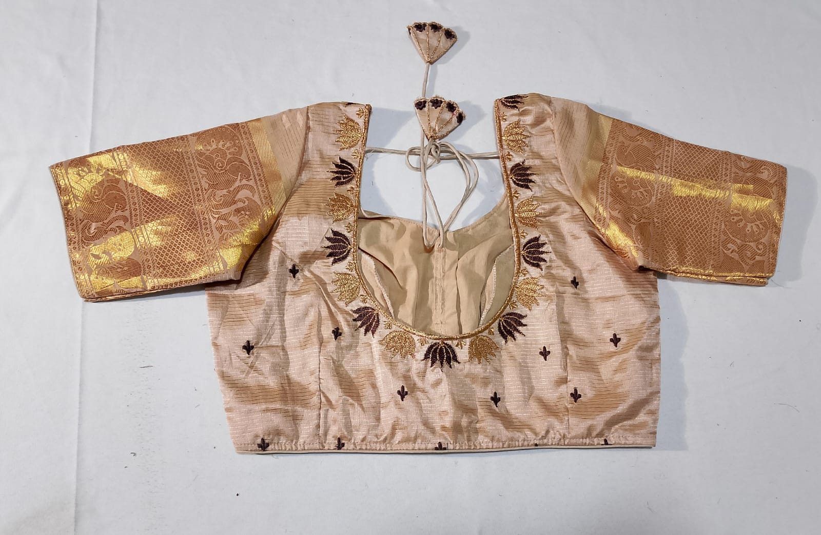 N1669 : Ready To Ship Beautiful Saree With Stitched Blouse