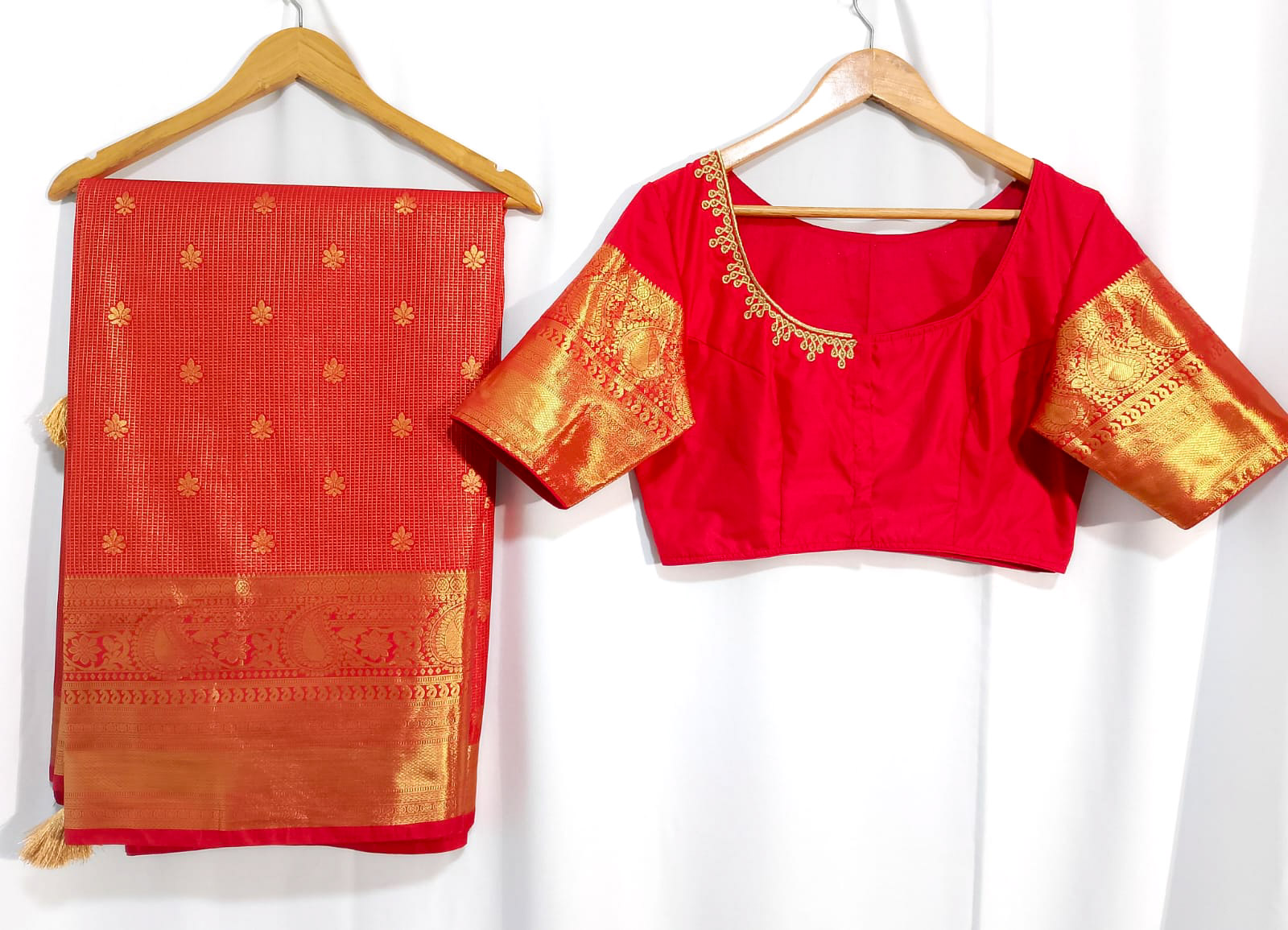 N1660  : Ready To Ship Beautiful Space Silk Saree With Stitched Blouse