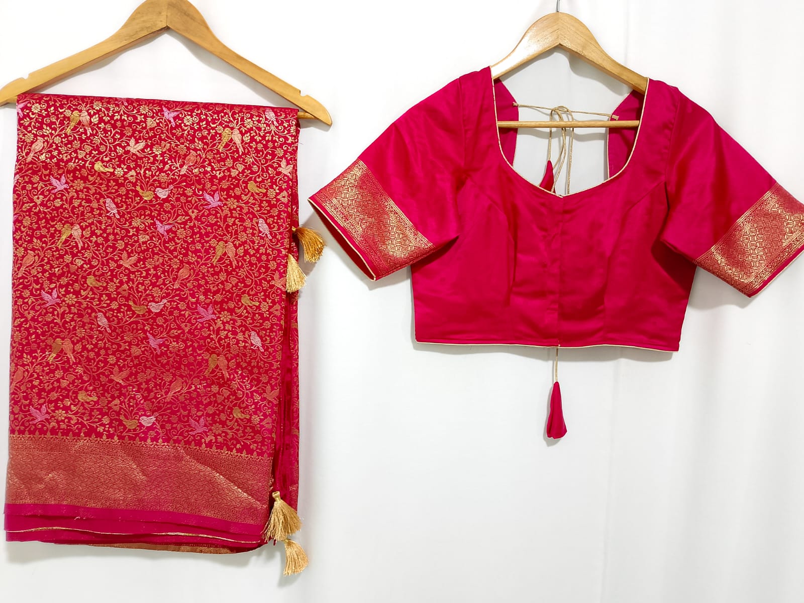 N1678 : Ready To Ship Beautiful Banarasi Saree With Stitched Blouse N1678 : Ready To Ship Beautiful Banarasi Saree With Stitched Blouse