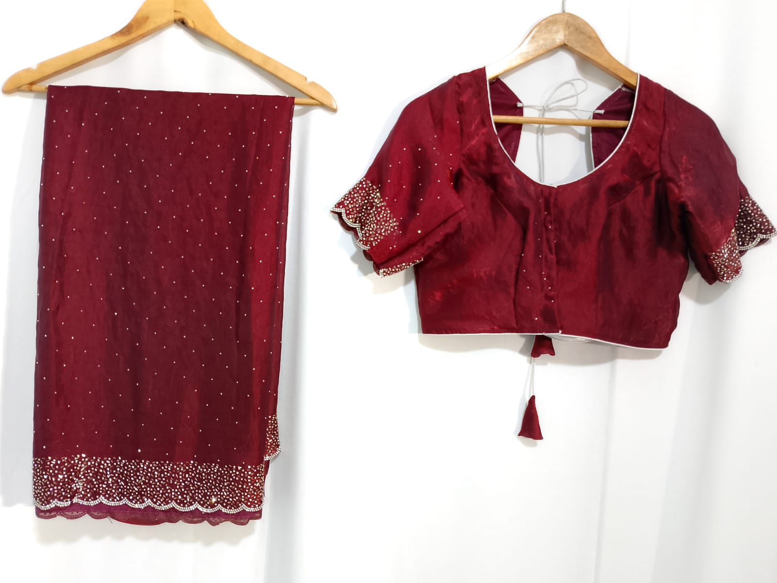 N1699  : Ready To Ship Beautiful Saree With Stitched Blouse