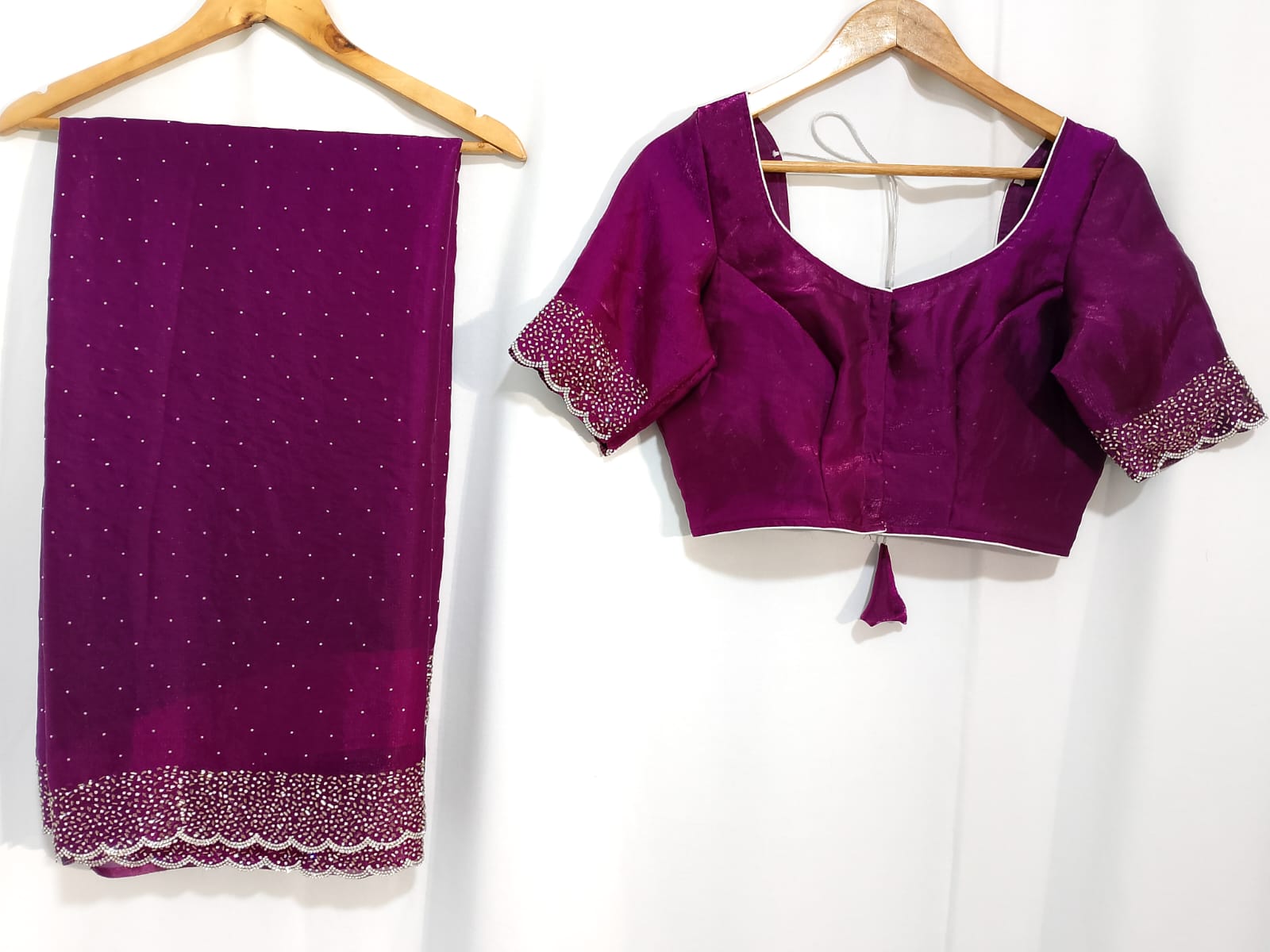 N1698 : Ready To Ship Beautiful Saree With Stitched Blouse