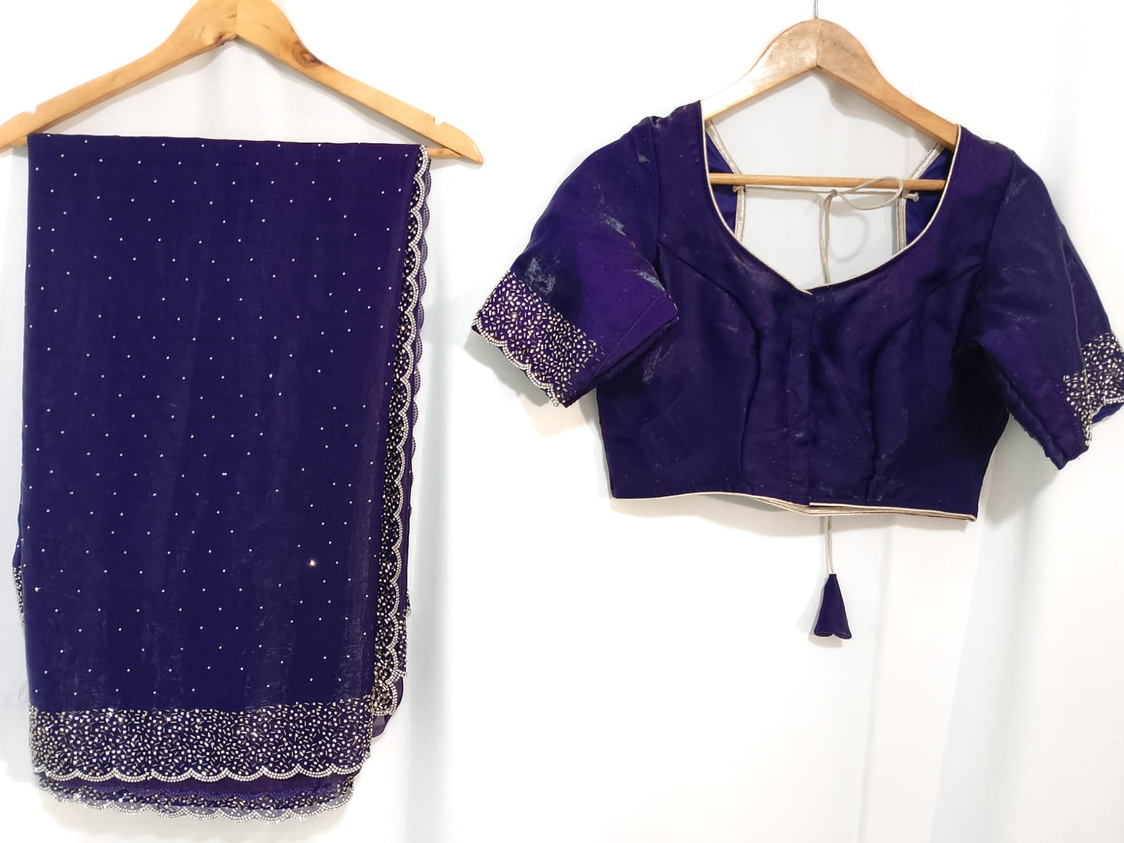 N1700  : Ready To Ship Beautiful Saree With Stitched Blouse
