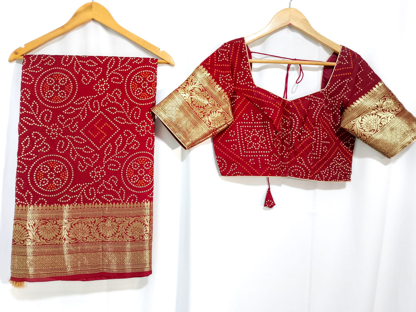 N1691  : Ready To Ship Beautiful Saree With Stitched Blouse