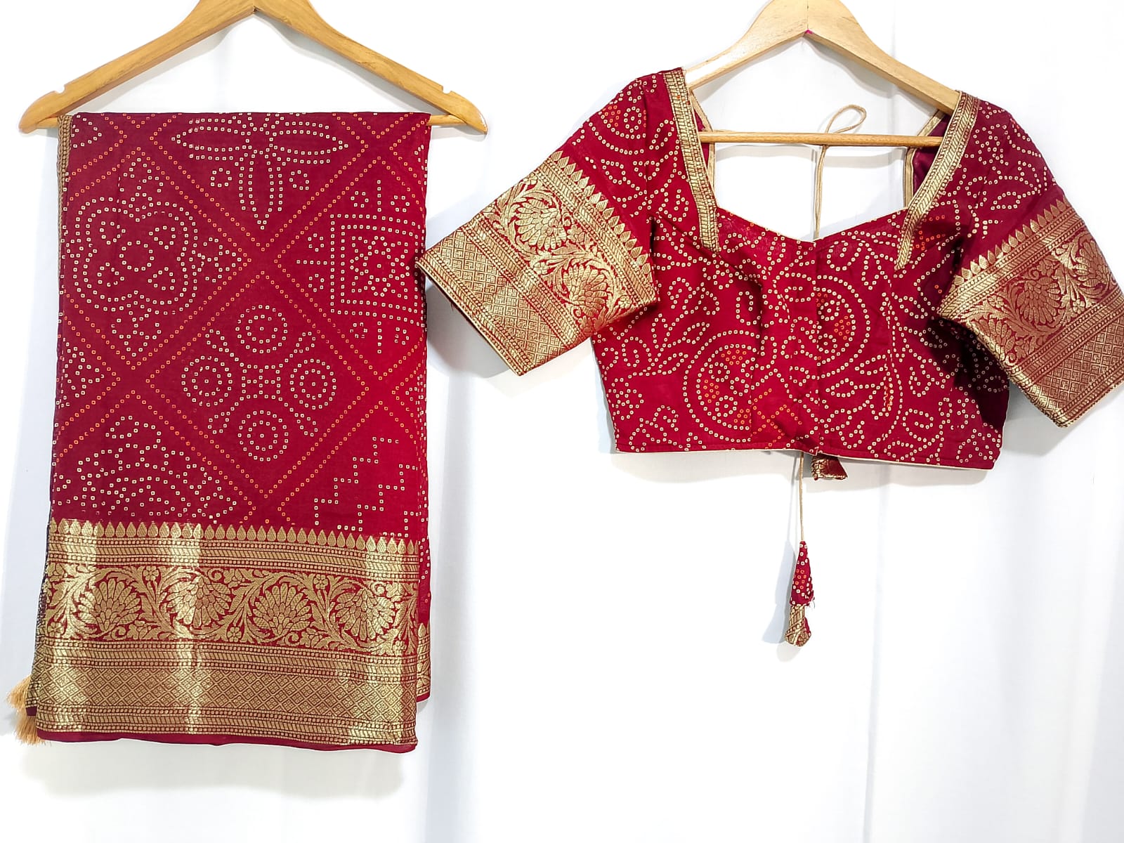 N1692 : Ready To Ship Beautiful Saree With Stitched Blouse