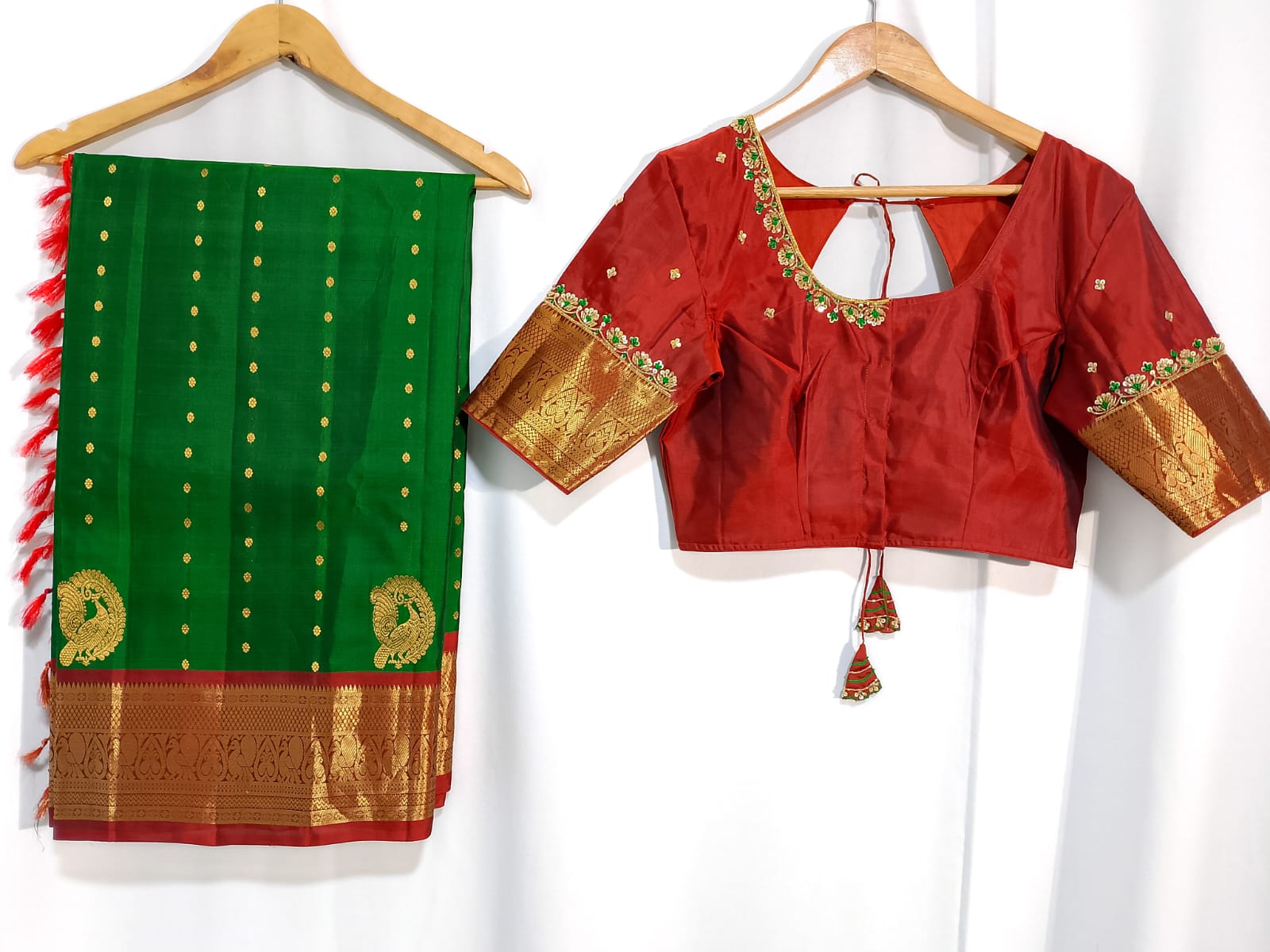 N1683 : Ready To Ship Beautiful Saree With Stitched Blouse N1683 : Ready To Ship Beautiful Saree With Stitched Blouse