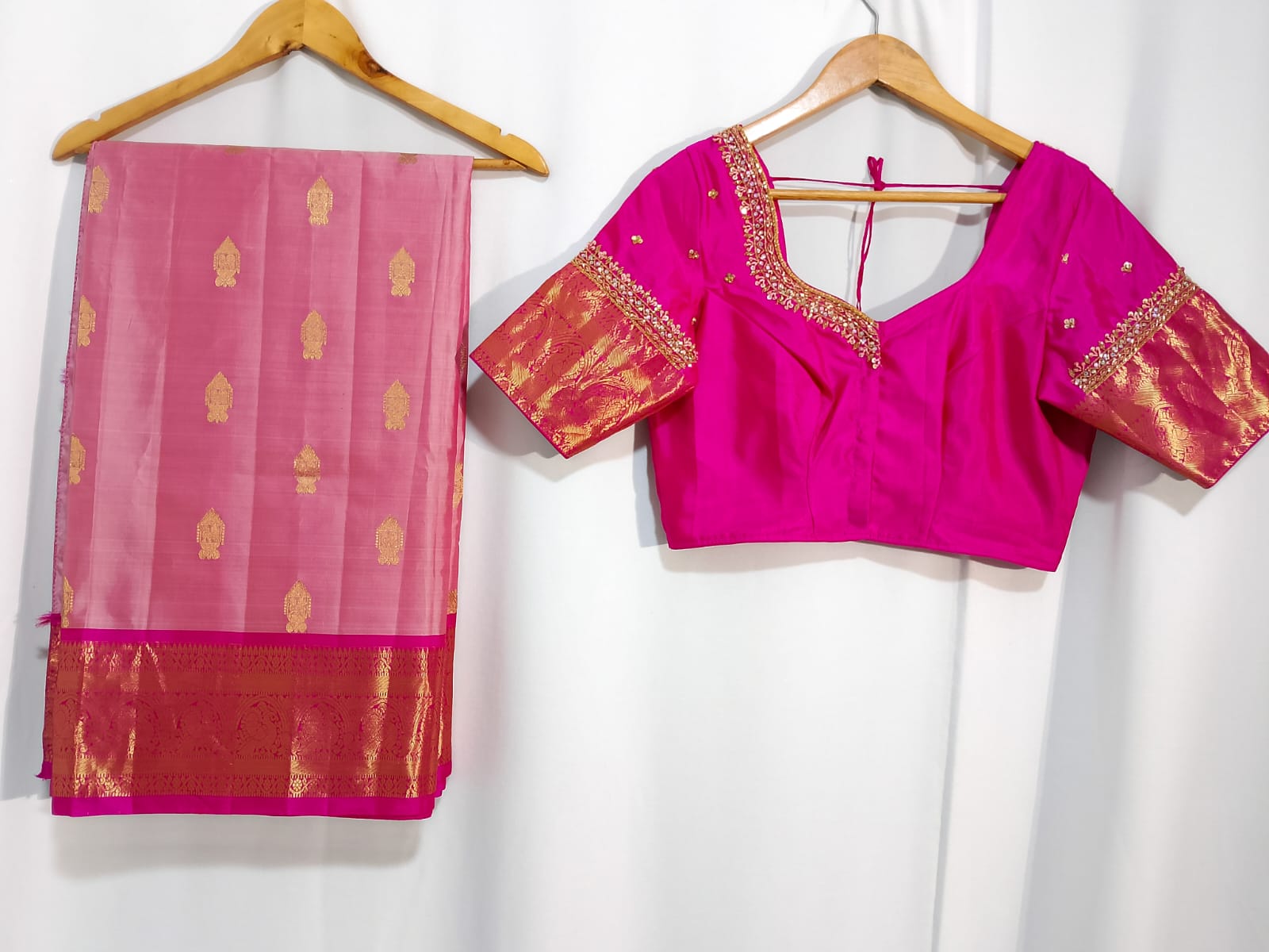 N1680 : Ready To Ship Beautiful Saree With Stitched Blouse N1680 : Ready To Ship Beautiful Saree With Stitched Blouse