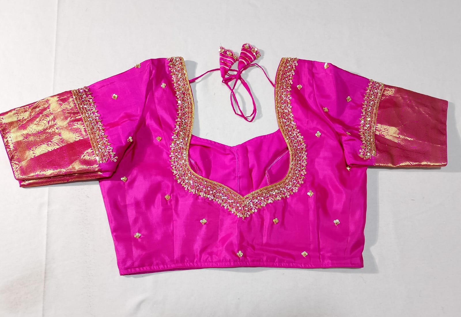 N1680 : Ready To Ship Beautiful Saree With Stitched Blouse N1680 : Ready To Ship Beautiful Saree With Stitched Blouse