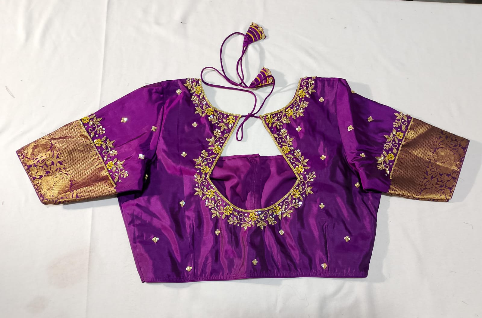 N1681 : Ready To Ship Beautiful Saree With Stitched Blouse N1681 : Ready To Ship Beautiful Saree With Stitched Blouse