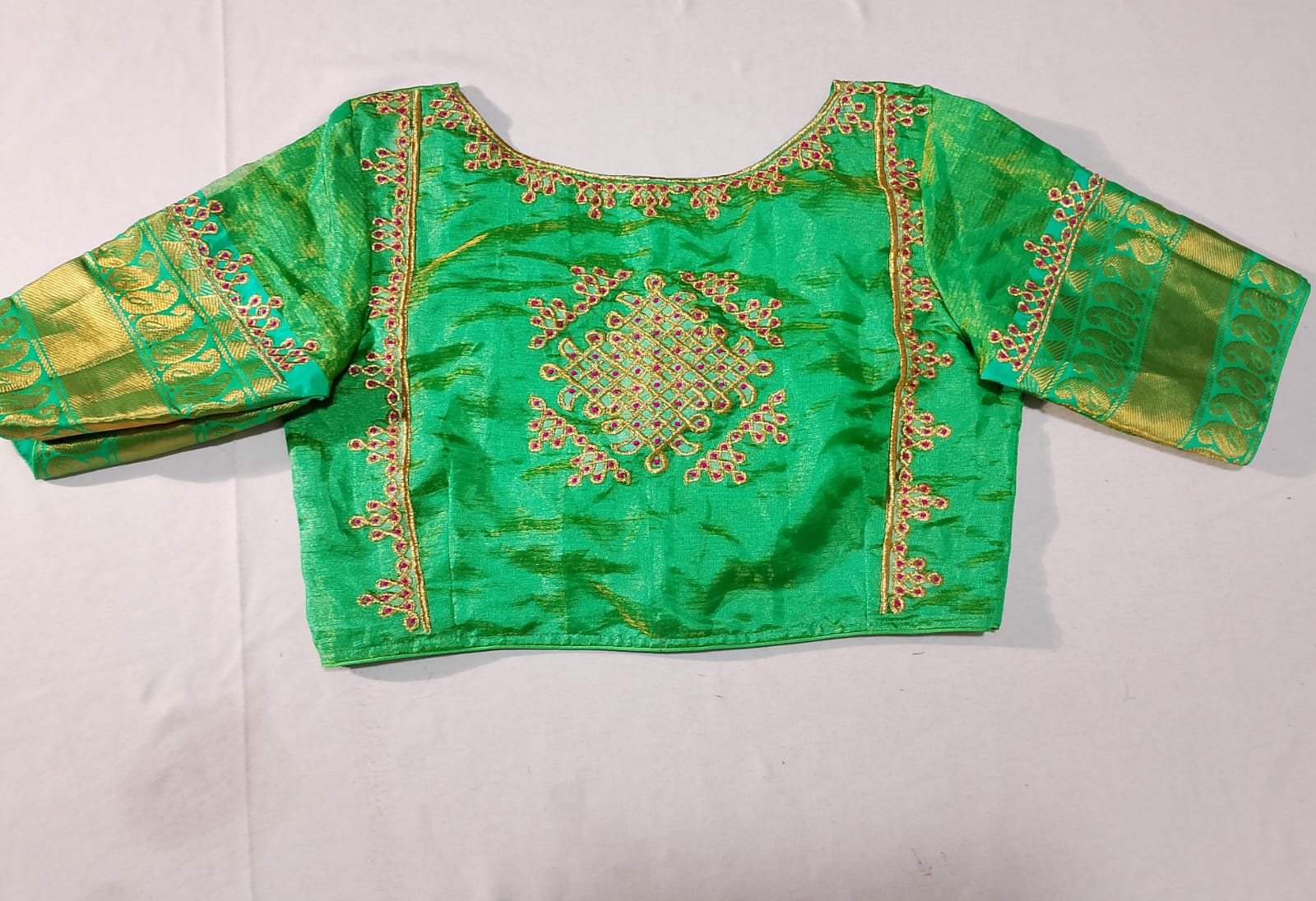 N1687  : Ready To Ship Beautiful Saree With Stitched Blouse