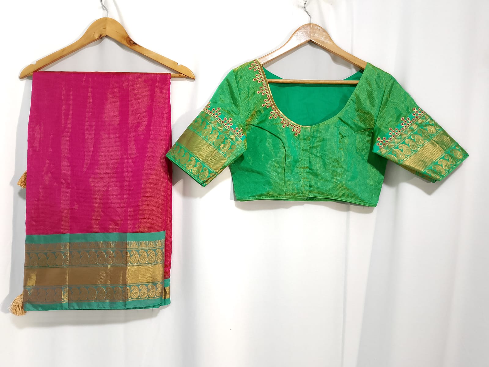 N1687  : Ready To Ship Beautiful Saree With Stitched Blouse