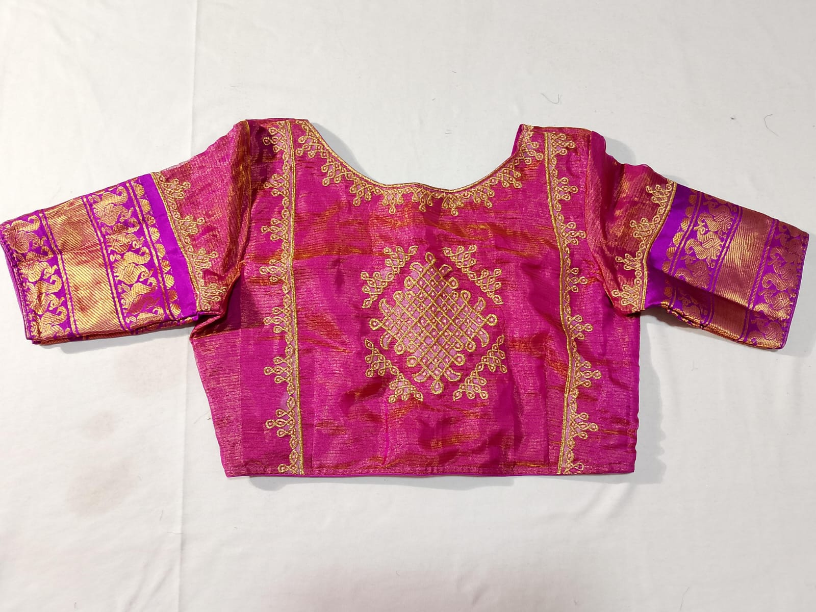 N1690 : Ready To Ship Beautiful Saree With Stitched Blouse N1690 : Ready To Ship Beautiful Saree With Stitched Blouse