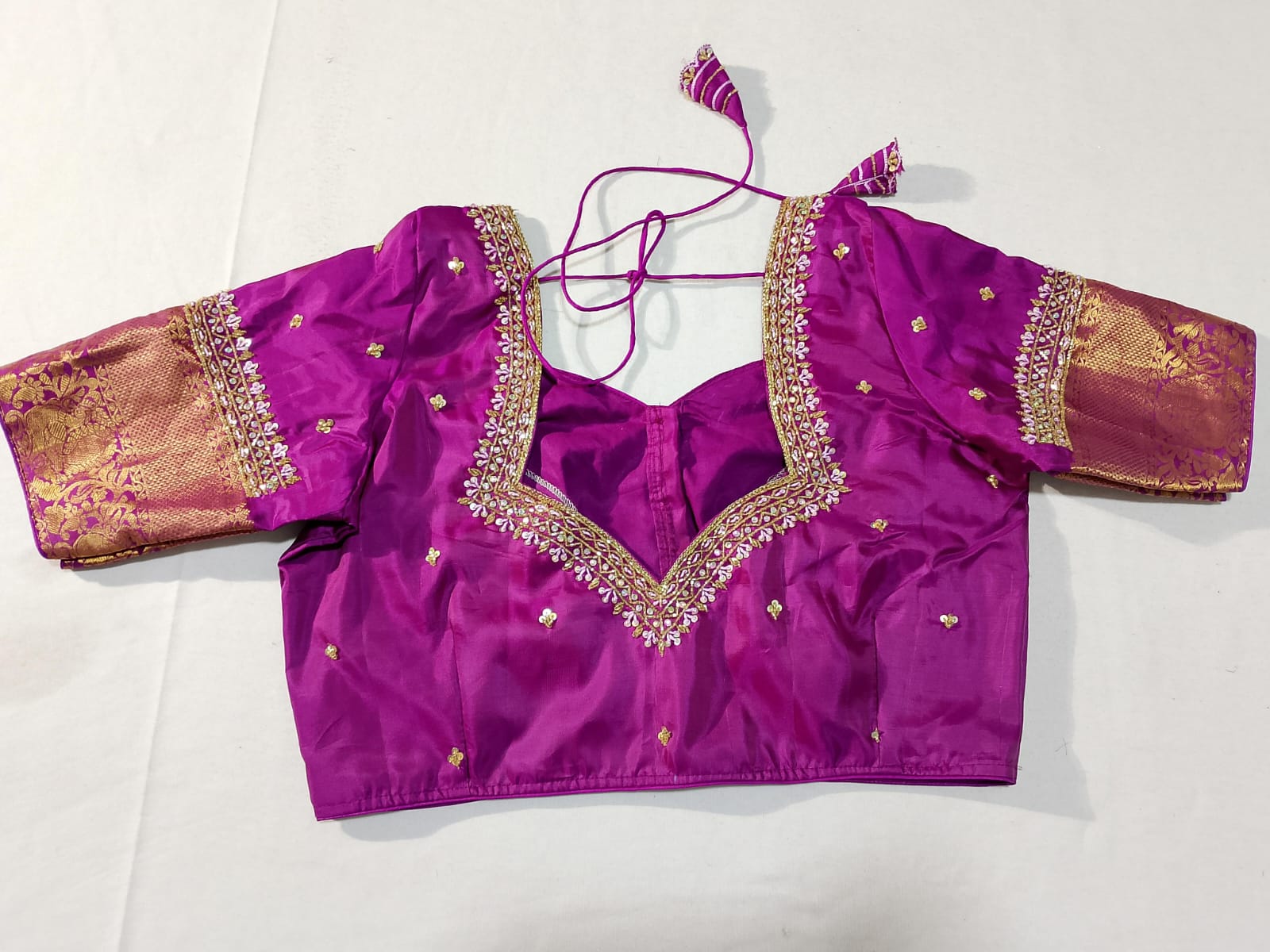 N1685 : Ready To Ship Beautiful Saree With Stitched Blouse