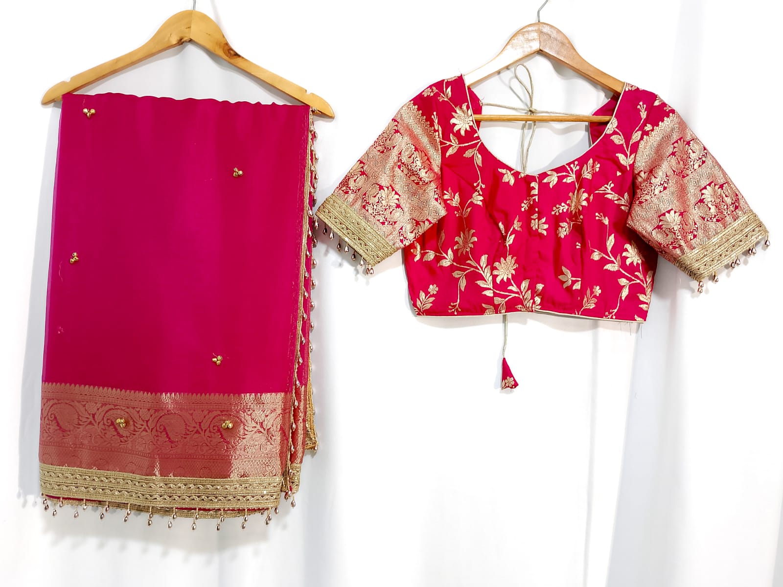 N1723 : Ready To Ship Beautiful Saree With Stitched Blouse N1723 : Ready To Ship Beautiful Saree With Stitched Blouse