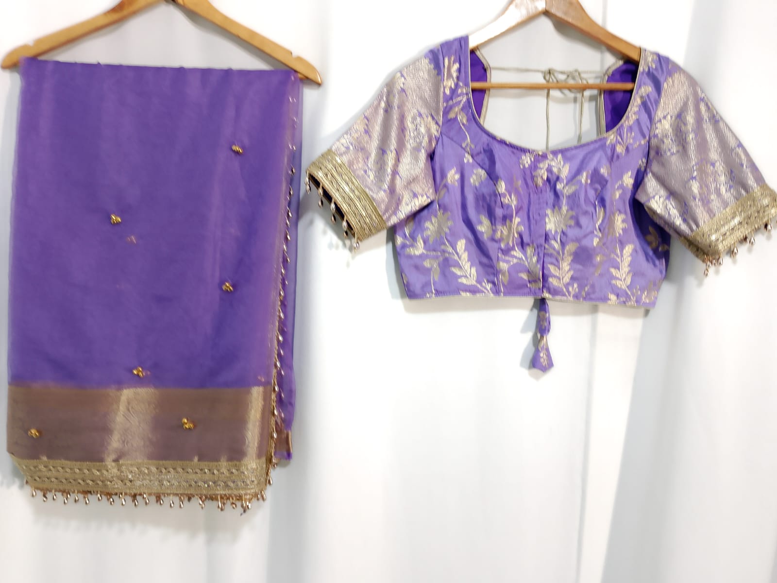 N1724 : Ready To Ship Beautiful Saree With Stitched Blouse