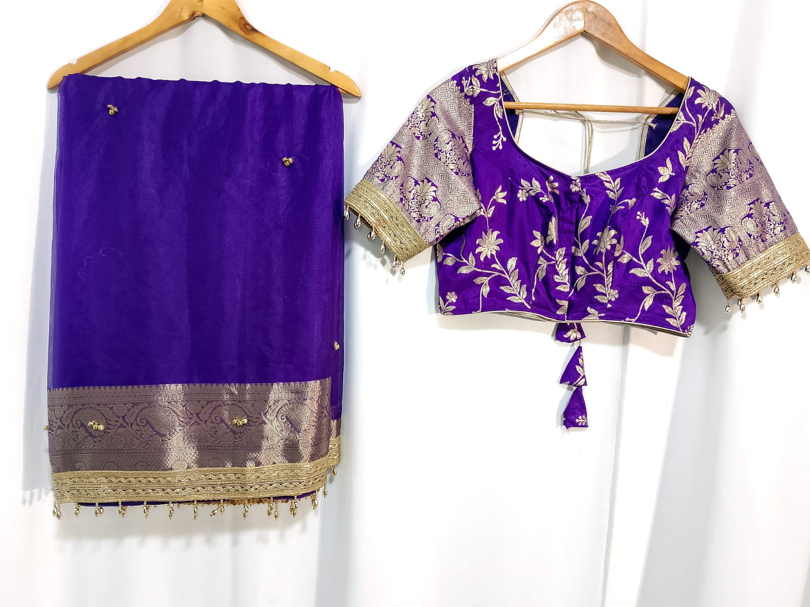 N1725  : Ready To Ship Beautiful Saree With Stitched Blouse
