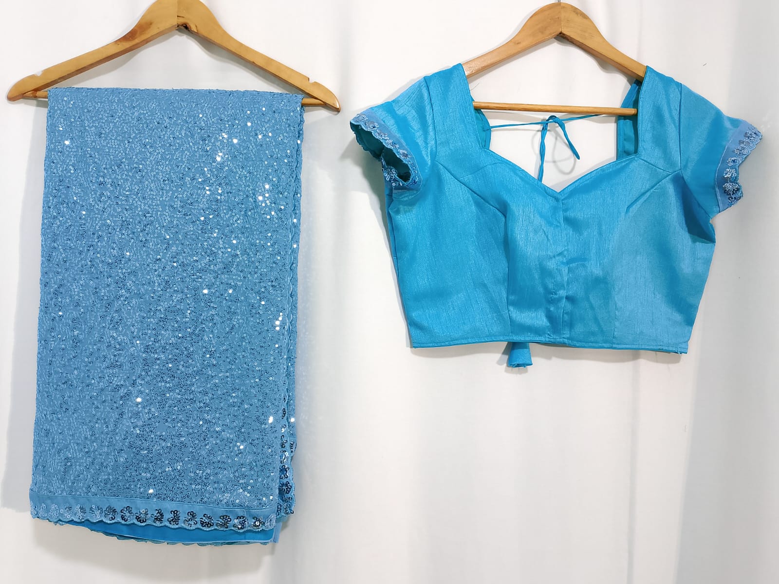 N1720 : Ready To Ship Beautiful Saree With Stitched Blouse N1720 : Ready To Ship Beautiful Saree With Stitched Blouse