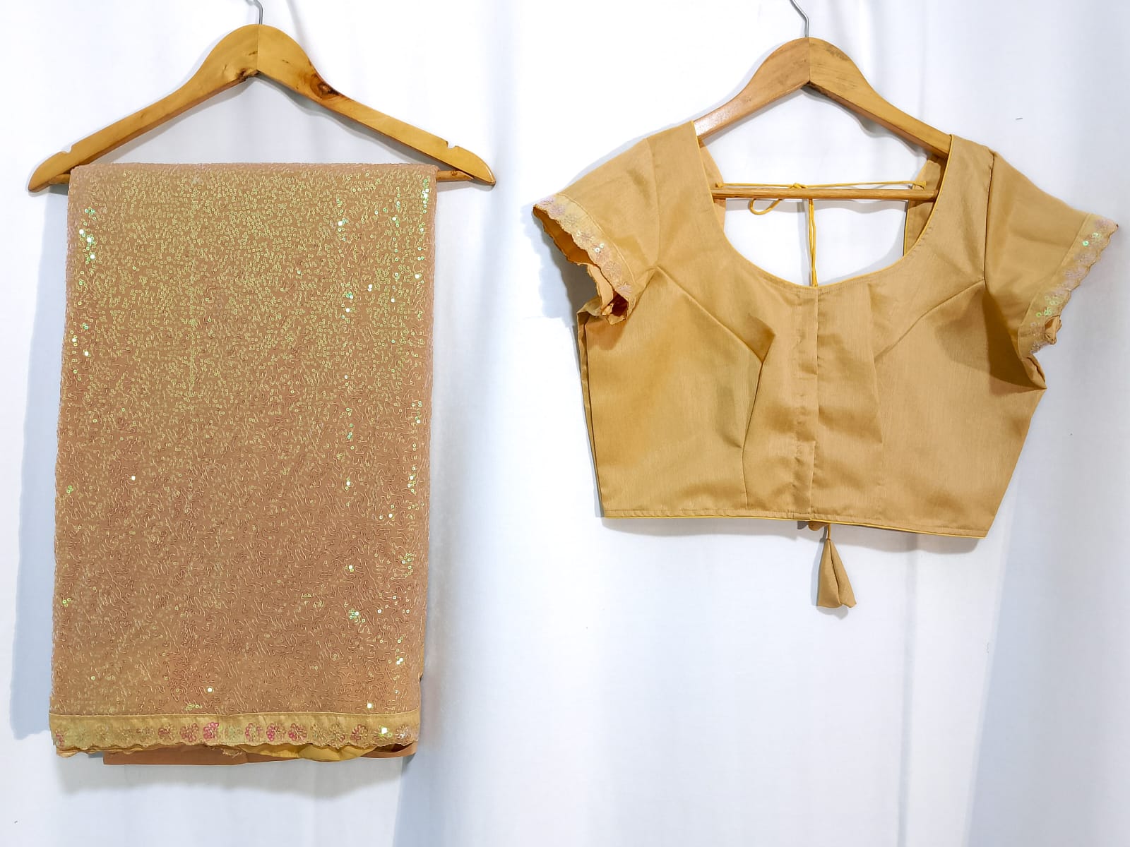 N1719 : Ready To Ship Beautiful Saree With Stitched Blouse