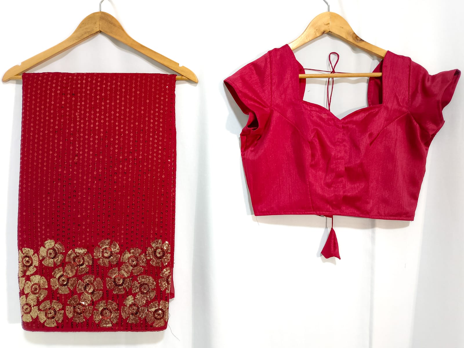 N1716  : Ready To Ship Beautiful Saree With Stitched Blouse