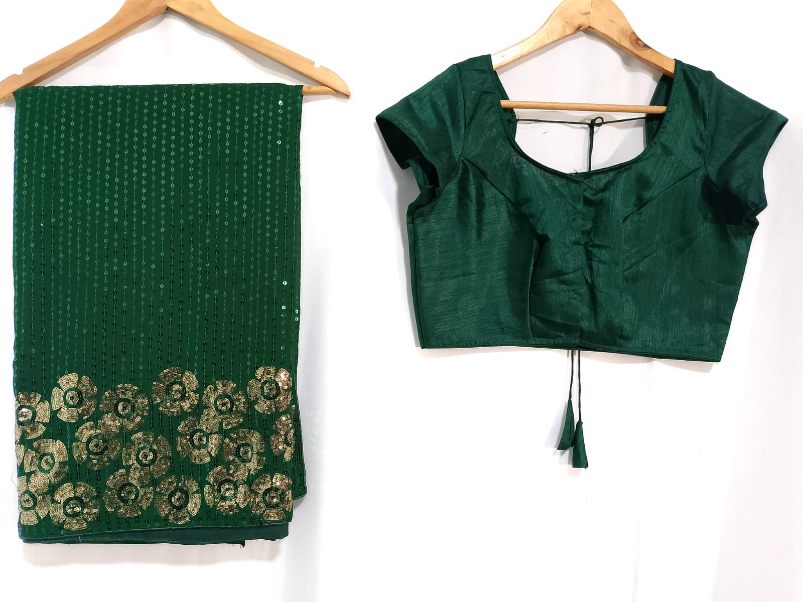 N1715 : Ready To Ship Beautiful Saree With Stitched Blouse