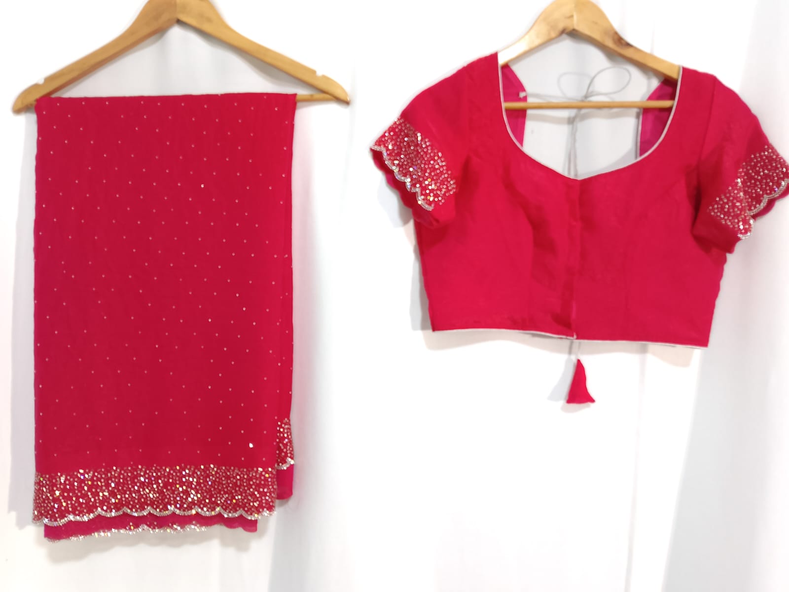 N1703  : Ready To Ship Beautiful Saree With Stitched Blouse