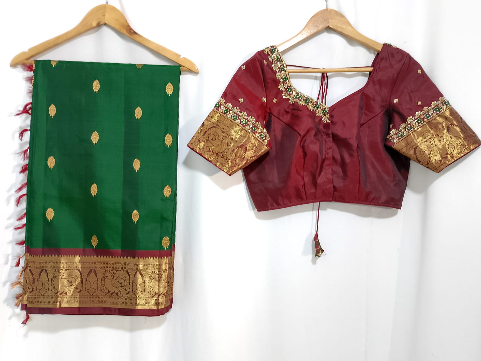 N1684  : Ready To Ship Beautiful Saree With Stitched Blouse