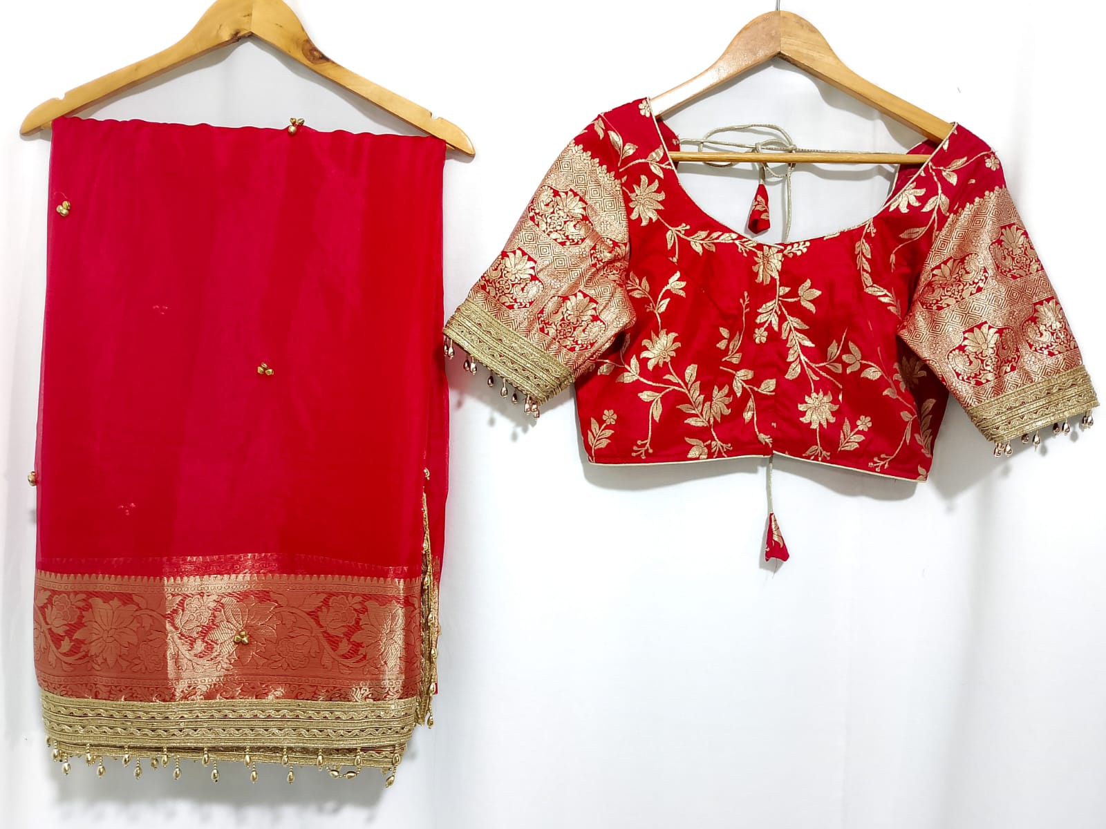N1721 : Ready To Ship Beautiful Saree With Stitched Blouse N1721 : Ready To Ship Beautiful Saree With Stitched Blouse
